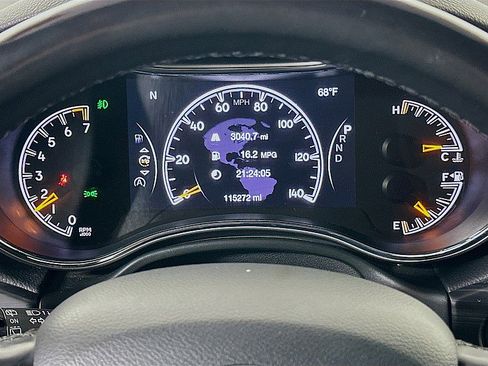 Used 2021 Jeep Grand Cherokee Laredo X image 13