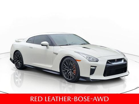 Used 2021 Nissan GT-R Premium AWD/4WD image 3