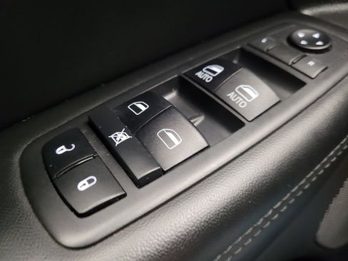 Used 2019 Jeep Grand Cherokee Laredo AWD/4WD image 27