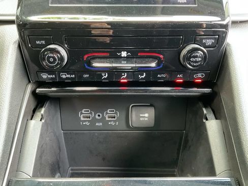 Used 2023 Jeep Grand Cherokee Laredo AWD/4WD image 26