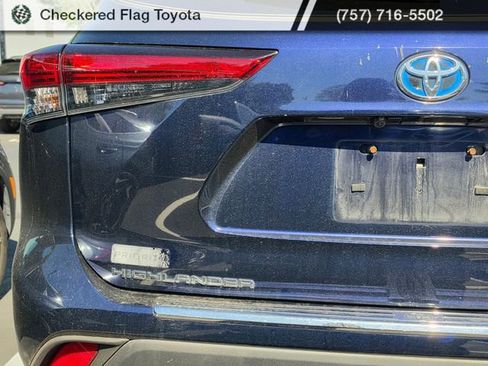 Used 2021 Toyota Highlander XLE AWD/4WD image 7