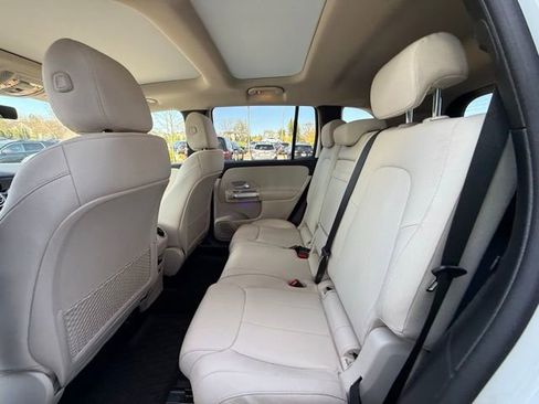 Used 2023 Mercedes-Benz GLB 250 4MATIC image 6