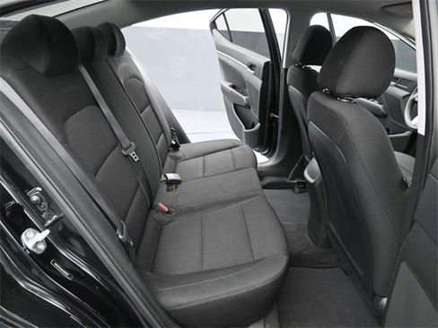 Used 2020 Hyundai Elantra SE w/ Cargo Package (C1) image 10