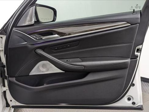 Used 2018 BMW M5 image 23