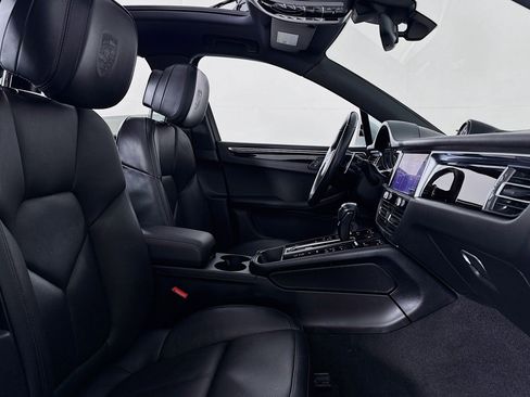 Used 2023 Porsche Macan image 5