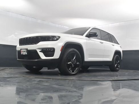 Used 2023 Jeep Grand Cherokee Limited w/ Black Appearance Package image 47