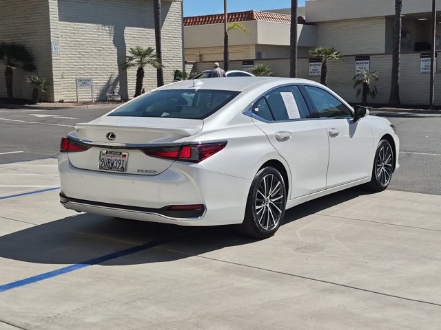 Used 2025 Lexus ES 300h w/ Premium Package FWD image 5