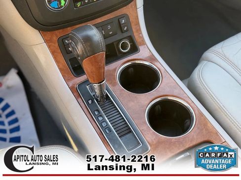 Used 2010 Saturn Outlook XR image 16