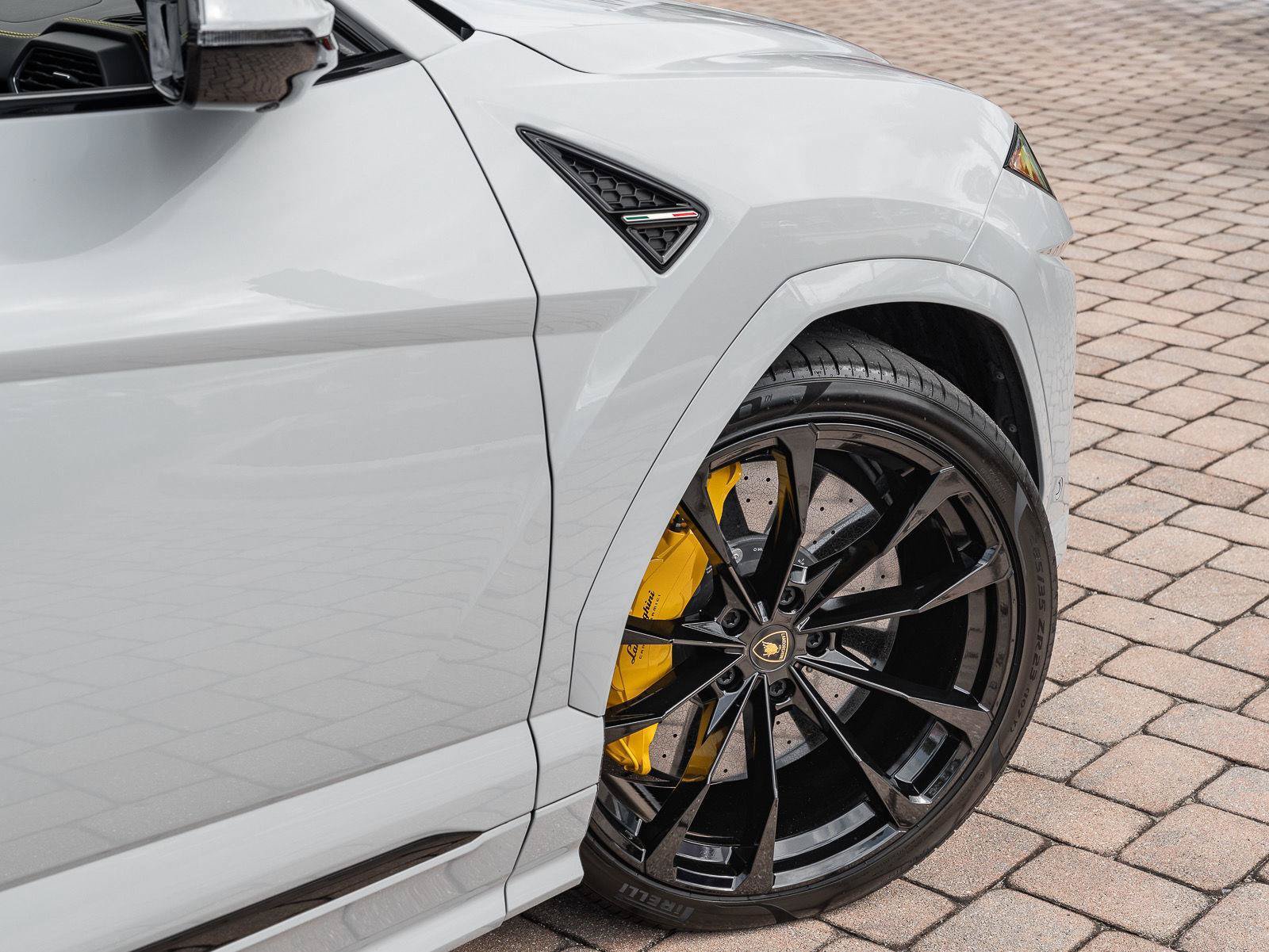 Used 2022 Lamborghini Urus AWD/4WD image 14
