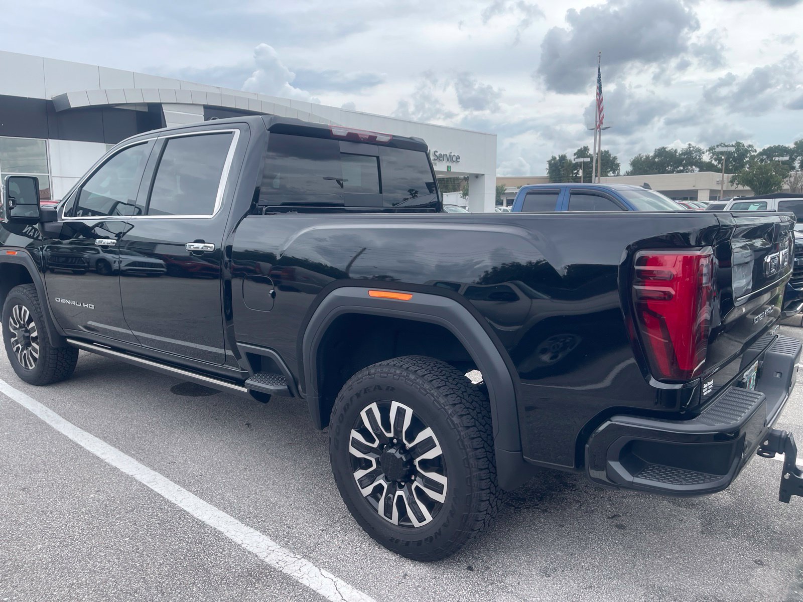 Used 2026 GMC Sierra 2500 Denali Ultimate w/ Max Trailering Package AWD/4WD image 3
