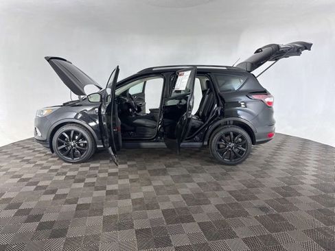 Used 2018 Ford Escape SE w/ SE Sport Appearance Package image 11