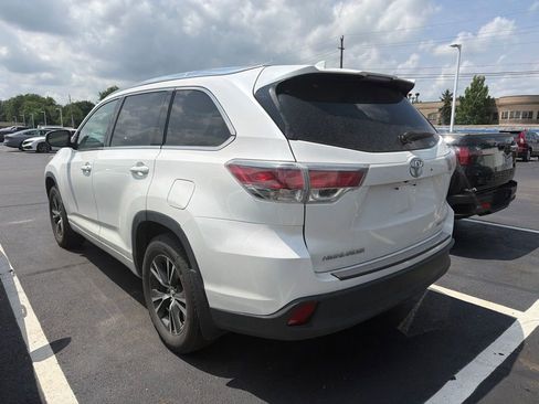 Used 2016 Toyota Highlander XLE AWD/4WD image 2