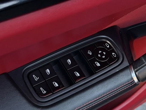 Used 2019 Porsche Cayenne S image 20