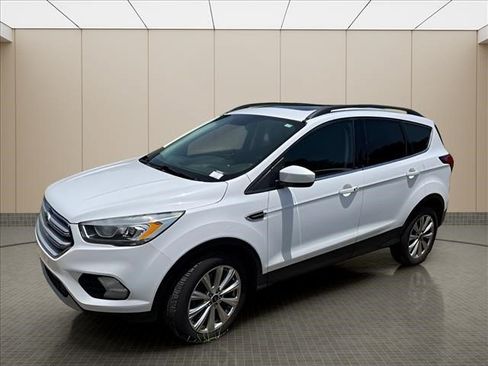 Used 2019 Ford Escape SEL AWD/4WD image 2