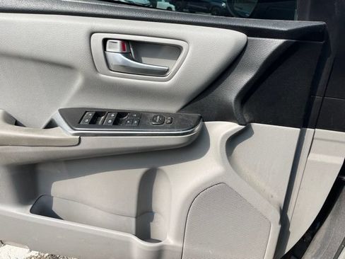 Used 2016 Toyota Camry LE FWD image 13