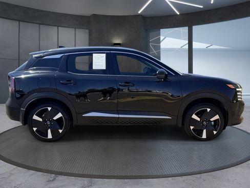 Used 2025 Nissan Kicks SR w/ SR Premium Package FWD image 7