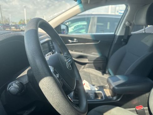 Used 2020 Kia Sorento LX image 32