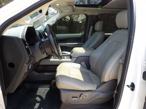 Used 2018 Ford Expedition Limited w/ Equipment Group 301A AWD/4WD image 20