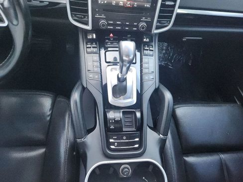 Used 2017 Porsche Cayenne Platinum Edition w/ Premium Package (PJV) image 16