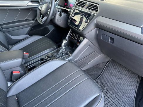 Used 2023 Volkswagen Tiguan SE R-Line AWD/4WD image 15