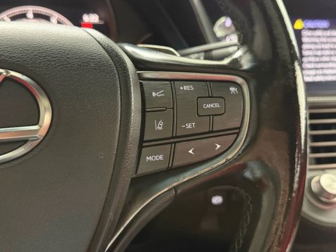 Used 2018 Lexus LS 500 w/ Accessory Package (Z2) image 31