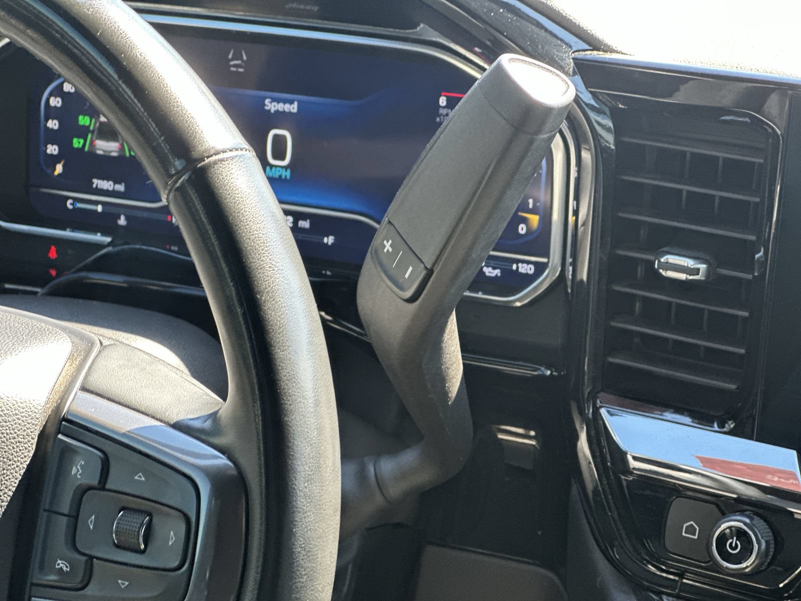 Used 2024 Chevrolet Silverado 2500 ZR2 w/ Technology Package AWD/4WD image 30