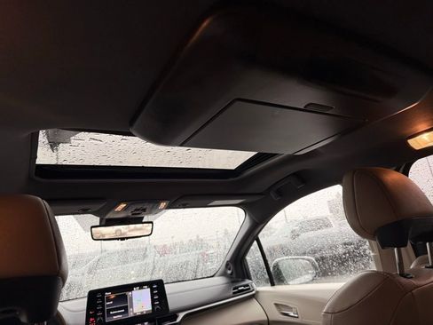 Used 2022 Toyota Sienna Limited image 29