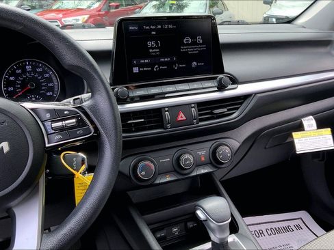 Used 2023 Kia Forte LXS FWD image 9