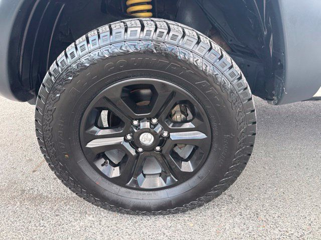 Used 2011 Toyota Tacoma 4x4 Double Cab w/ Convenience Pkg image 4