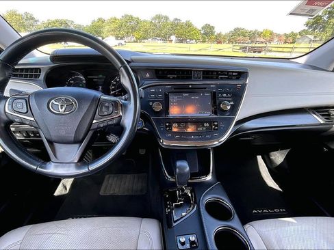 Used 2017 Toyota Avalon Limited w/ Carpet Mat Package FWD image 13