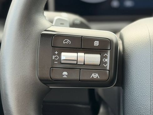 Used 2025 Hyundai Santa Fe Limited AWD/4WD image 17