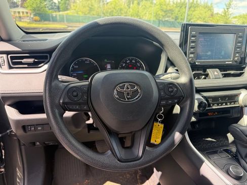 Used 2022 Toyota RAV4 LE AWD/4WD image 10