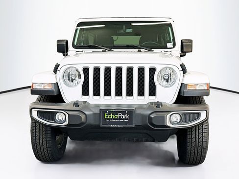 Used 2021 Jeep Wrangler Unlimited Sahara image 2