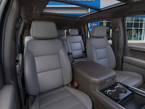 New 2026 Chevrolet Suburban Z71 image 18