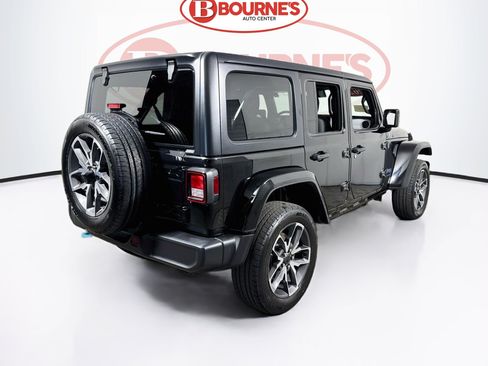 Used 2024 Jeep Wrangler Unlimited w/ Convenience Group AWD/4WD image 9