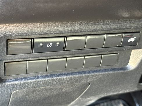 Used 2024 Mitsubishi Outlander SE Black Edition image 23