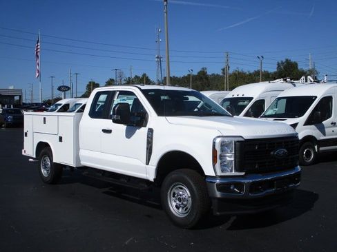 New 2026 Ford F250 XL w/ XL Chrome Package image 8