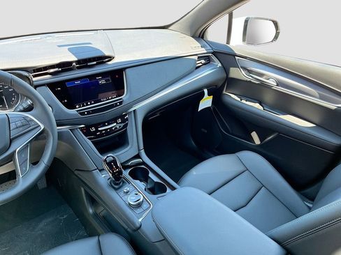 New 2025 Cadillac XT5 Luxury w/ LPO, Floor Liner Package image 23