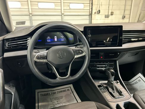 Used 2025 Volkswagen Jetta S image 4