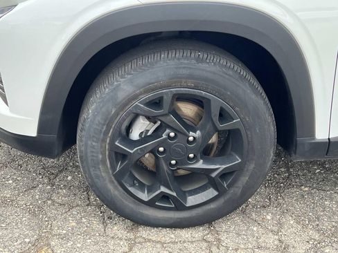 Used 2025 Chevrolet Trax LT w/ LT Convenience Package FWD image 8