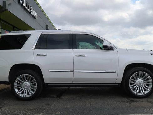 Used 2017 Cadillac Escalade Platinum AWD/4WD image 8