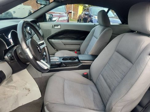Used 2008 Ford Mustang Convertible image 16