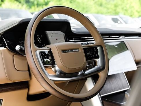New 2026 Land Rover Range Rover Long Wheelbase SE AWD/4WD image 18