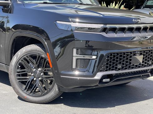New 2026 Jeep Grand Wagoneer L Limited AWD/4WD image 5