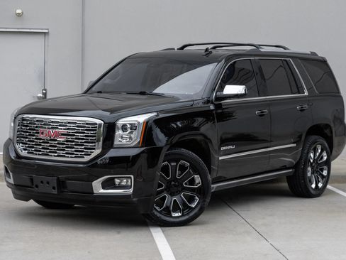 Used 2019 GMC Yukon Denali w/ Denali Ultimate Black Edition AWD/4WD image 7