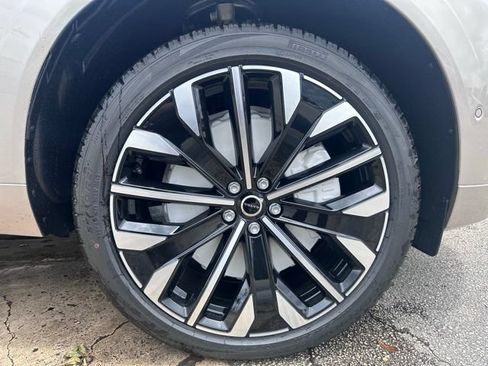 Certified 2026 Volvo XC60 T8 Ultra w/ Climate Package AWD/4WD image 12