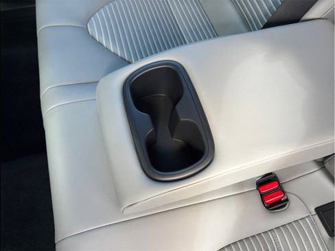 Used 2023 Toyota Camry SE image 33