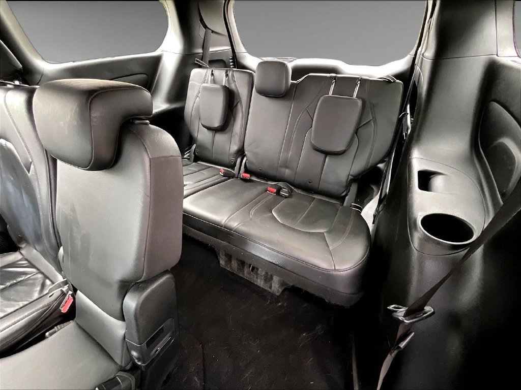 Used 2020 Chrysler Pacifica Touring-L FWD image 16