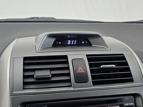 Used 2013 Toyota Corolla LE image 41