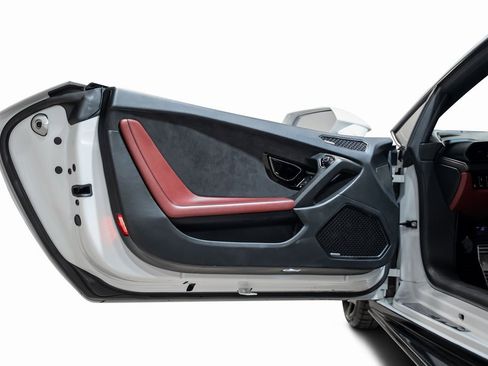 Used 2020 Lamborghini Huracan EVO image 50